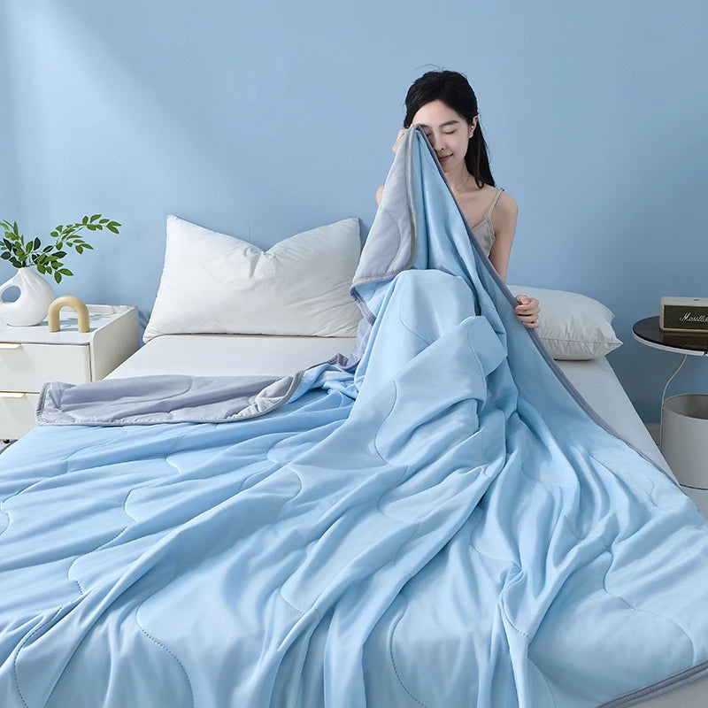 King Size Cooling Comforter - Breathable & Lightweight Silk Cooling Blanket, for Hot Summer Nights