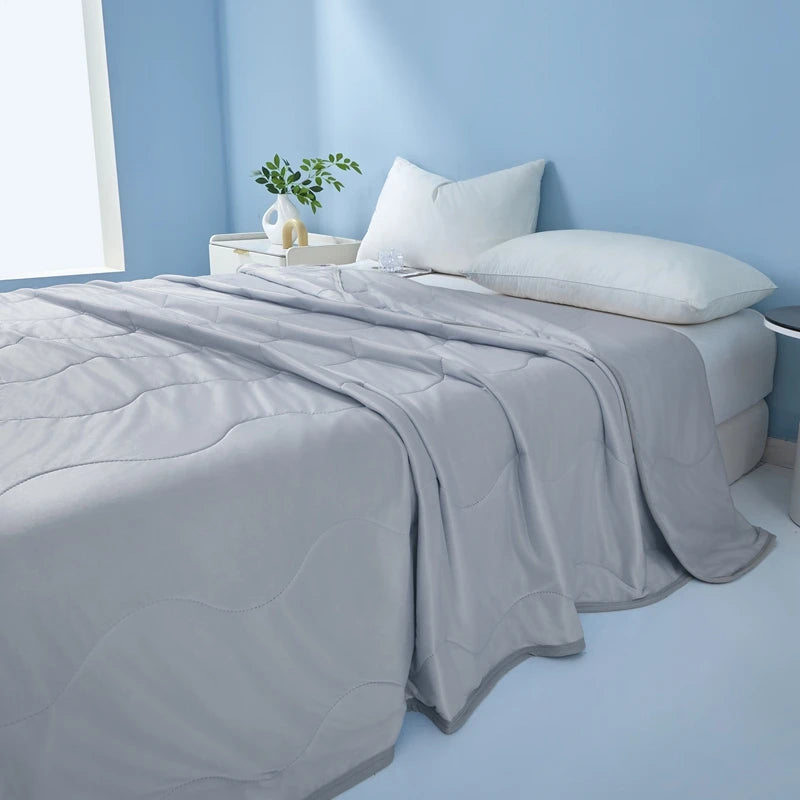 King Size Cooling Comforter - Breathable & Lightweight Silk Cooling Blanket, for Hot Summer Nights