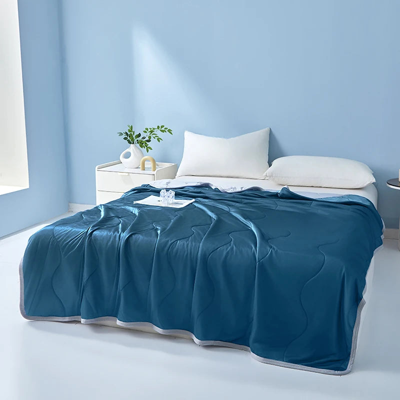 King Size Cooling Comforter - Breathable & Lightweight Silk Cooling Blanket, for Hot Summer Nights
