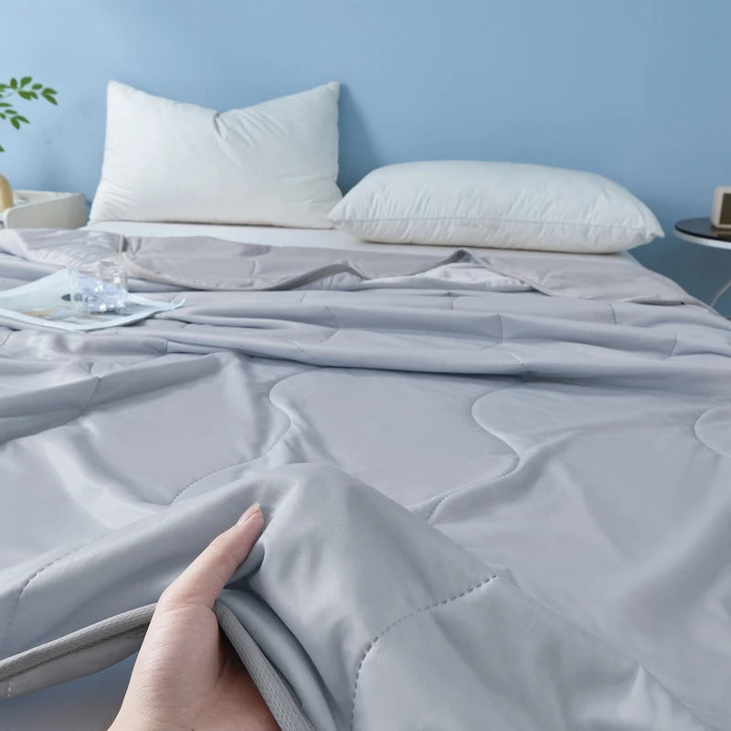 King Size Cooling Comforter - Breathable & Lightweight Silk Cooling Blanket, for Hot Summer Nights
